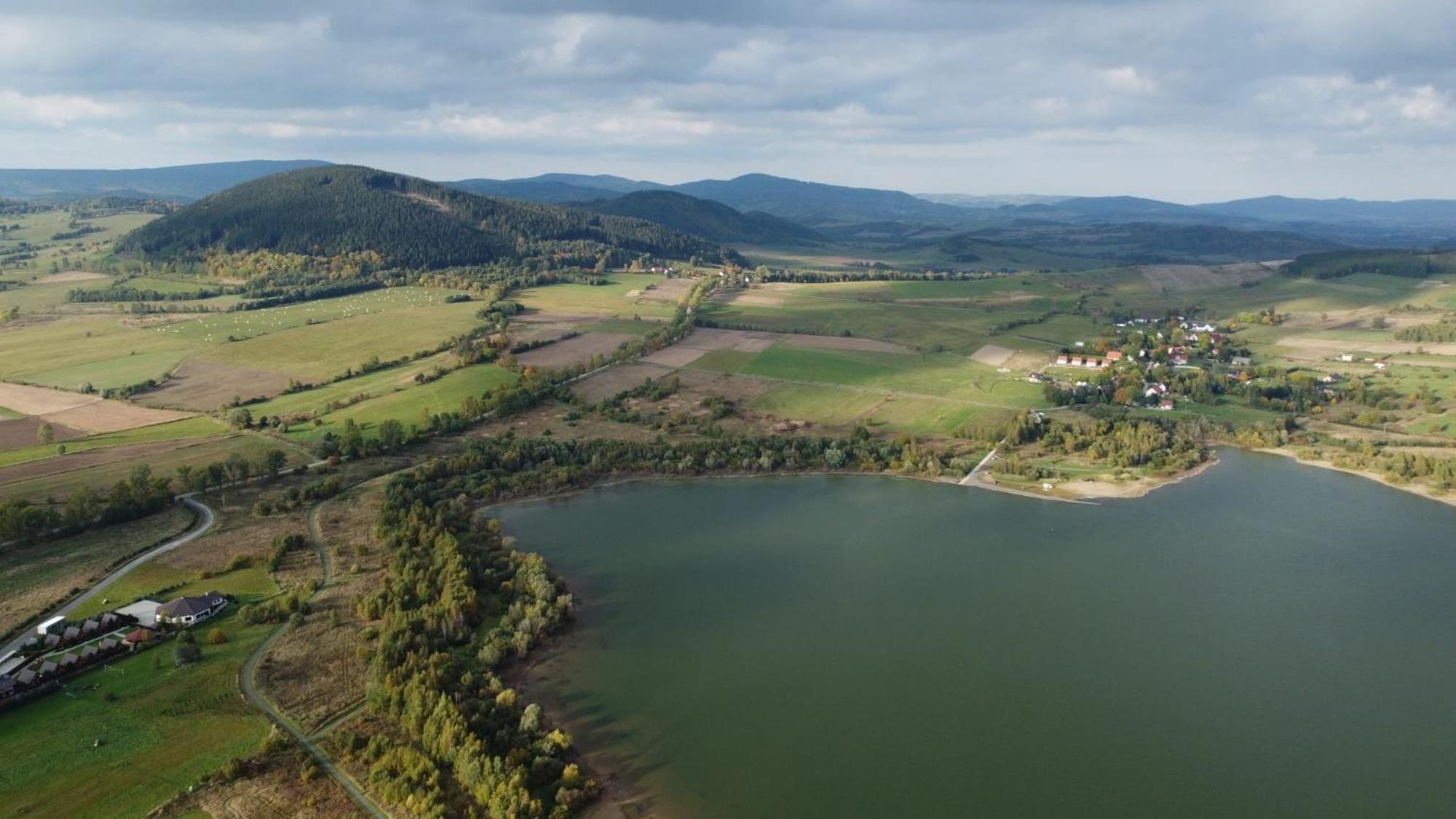Bukowka Dom Caloroczny W Gorach Nad Jeziorem Miszkowice